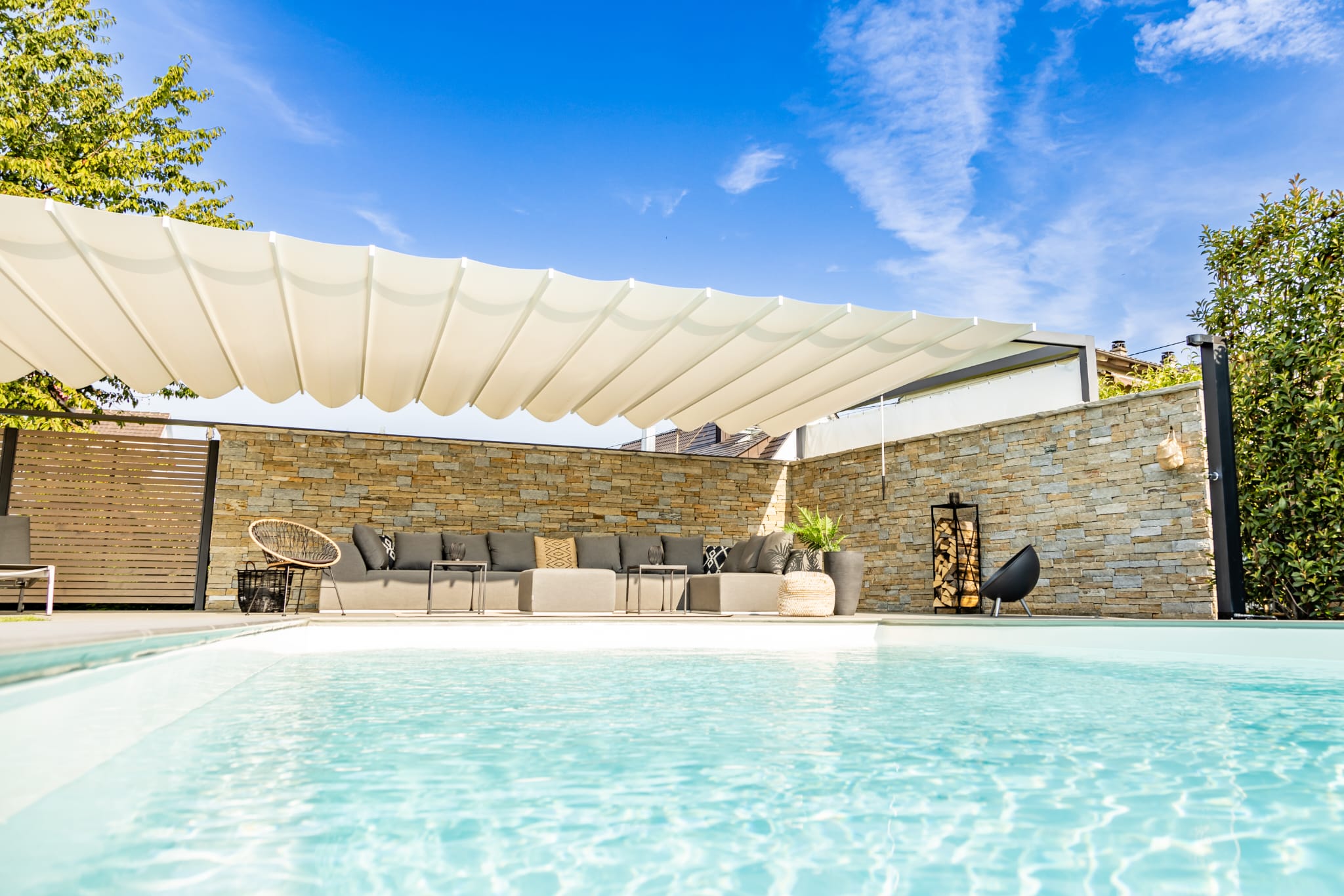 Sonnensegel am Pool VELUSOL Sonnensegel